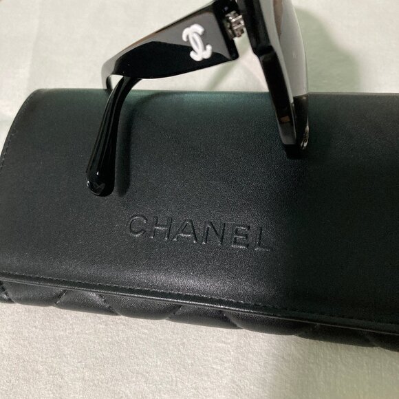 CHANEL Black Sunglasses - Picture 3 of 13